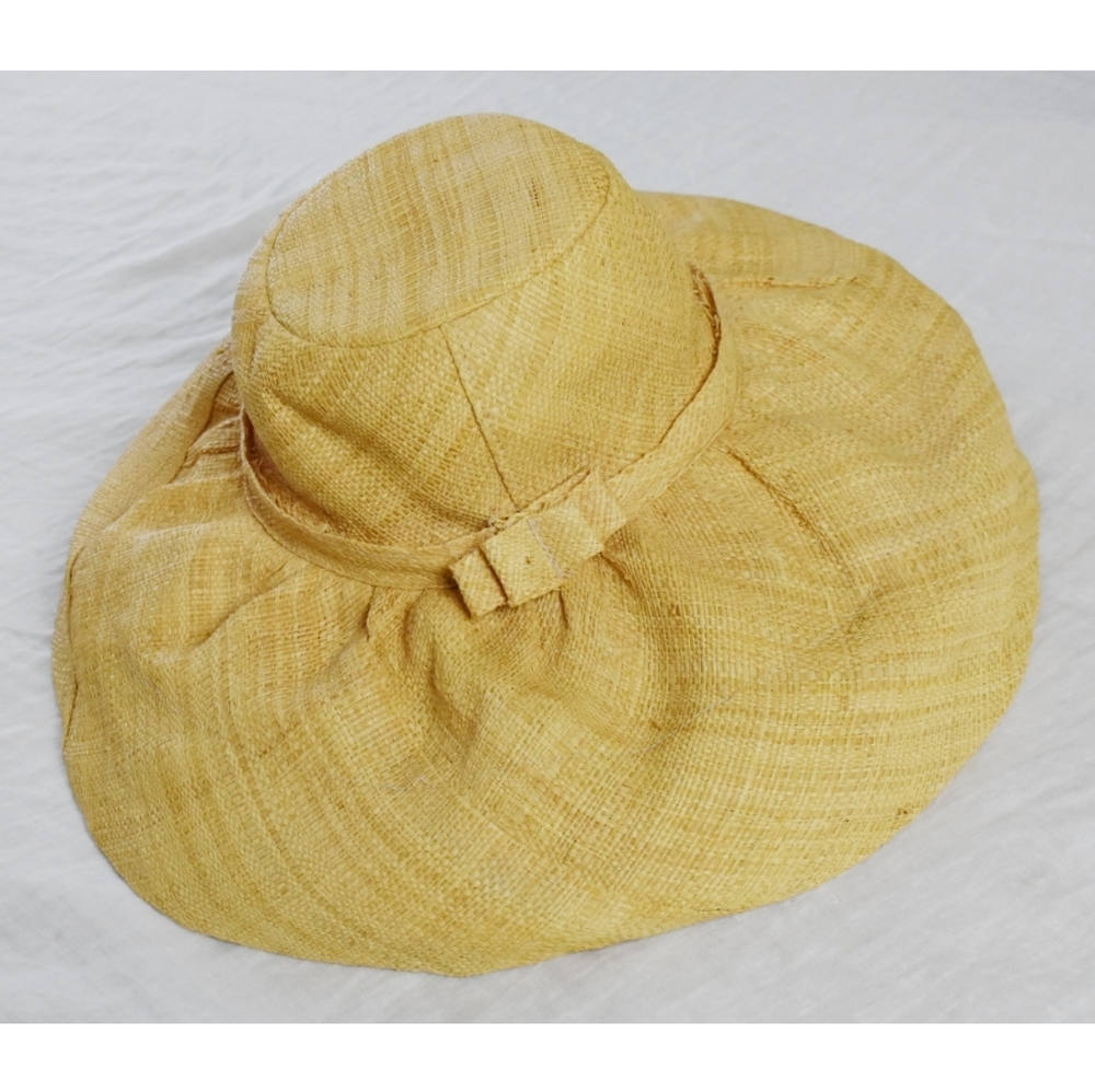 100% Raphia hat made in Madagascar